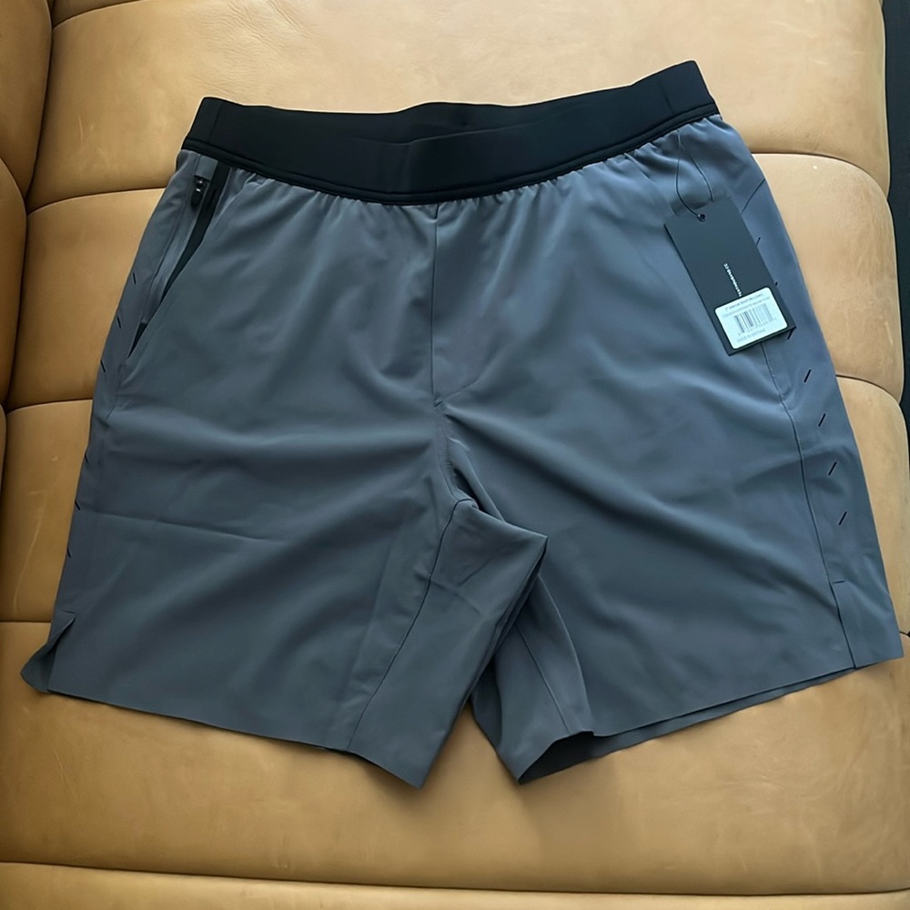 Ten Thousand Interval Short 7 in no liner